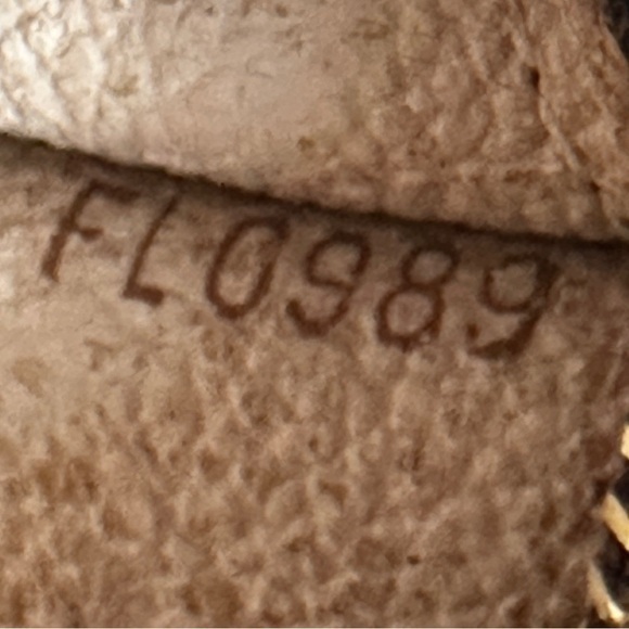 AUTHENTIC Louis Vuitton Monogram Toiletry Pouch - Picture 16 of 16